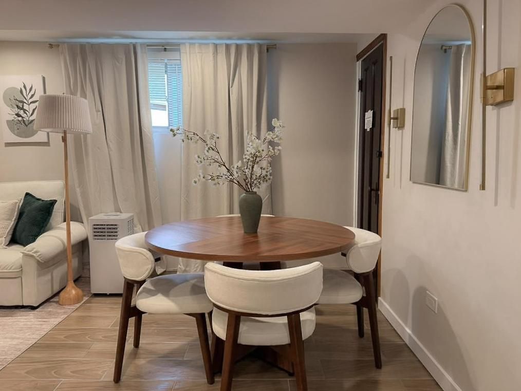 Near Wrigley • Sleeps 4 • Games + Fireplace