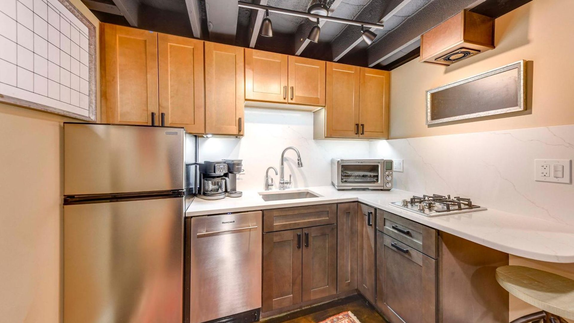 Cozy Retreat Near Wrigley & Universities Apartment