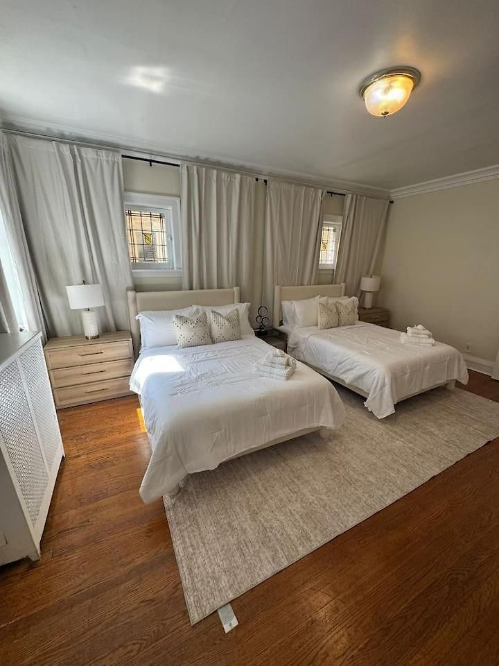 Walk To The • Private Office • 5br