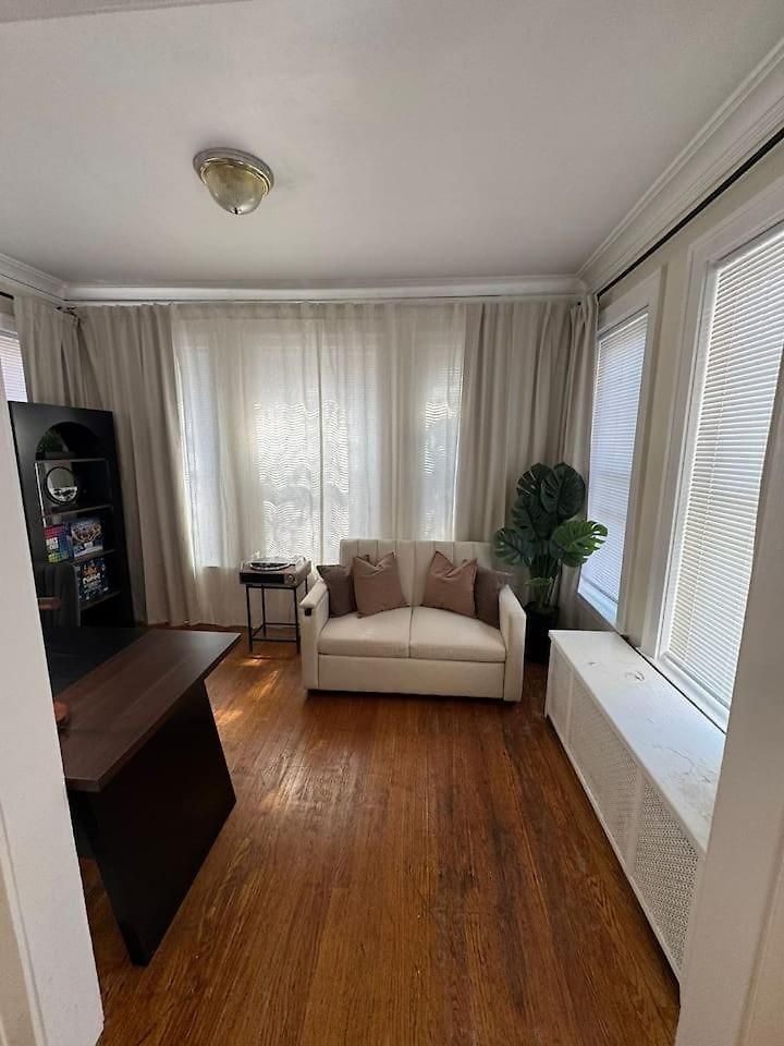 Walk To The • Private Office • 5br Apartment