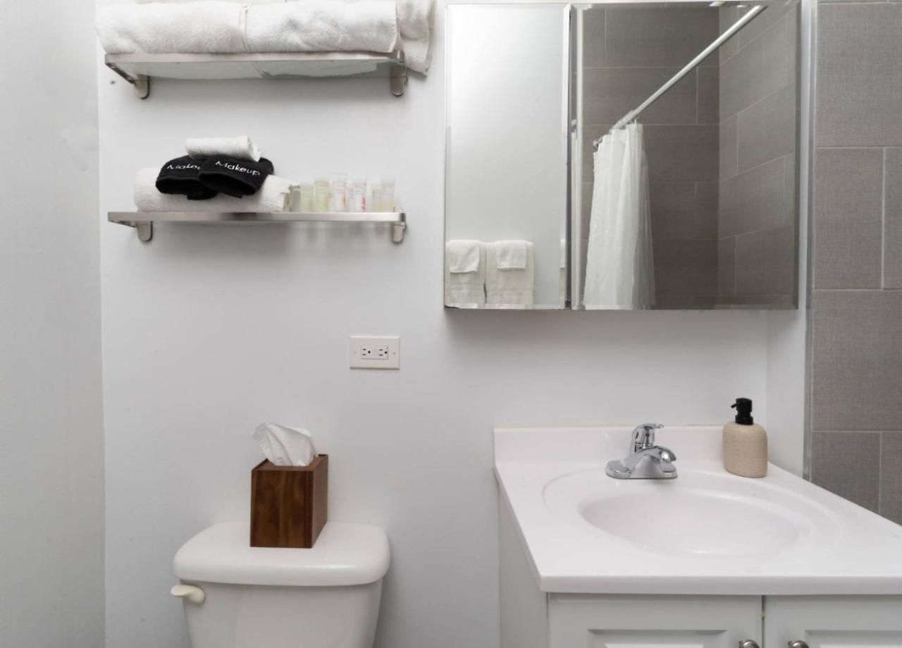 Flexhome Ukrainian Village • 2br • Convenient Walkability - Sleeps 6 Apartment