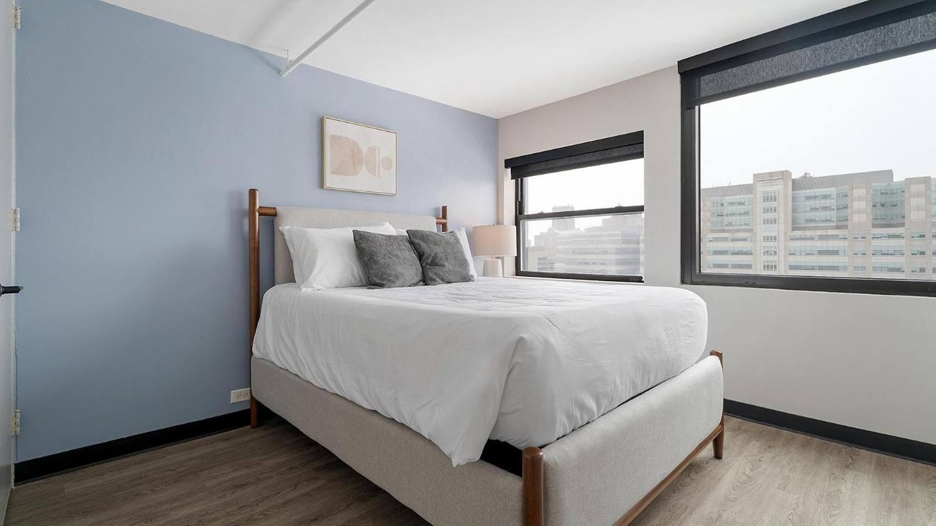 Landing Spectacular 2Bd Rooftop Lounge Apartment *