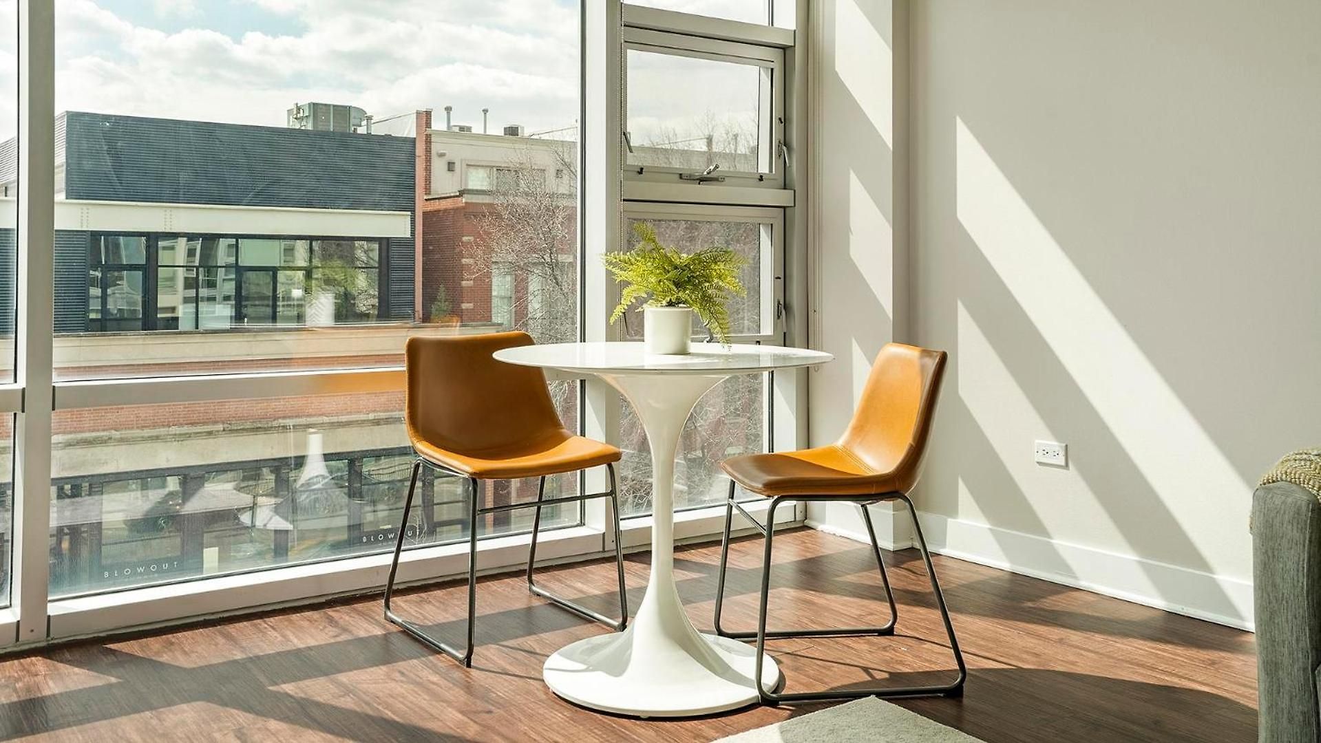 Landing Stylish 2bd Gym Rooftop Lounge * Chicago