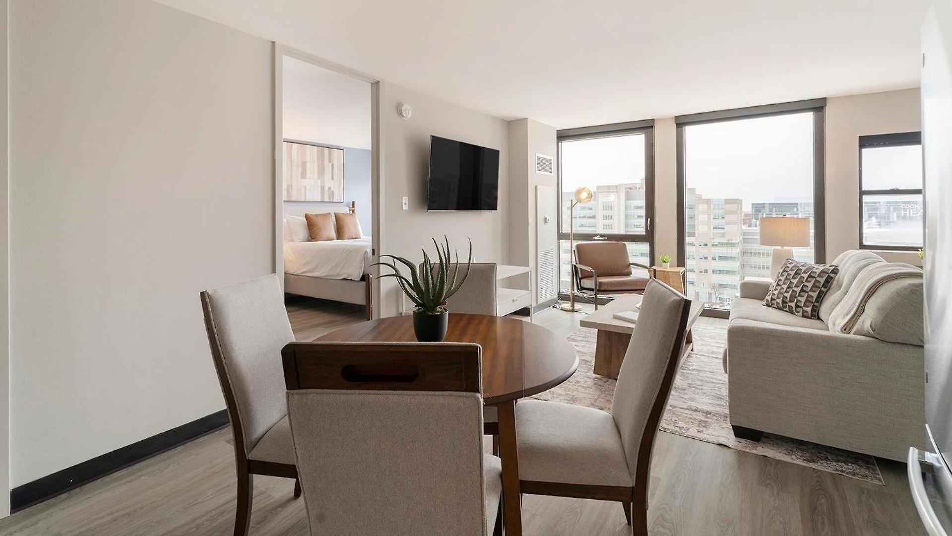 Landing Beautiful 1bd Gym Rooftop Lounge Apartment Chicago