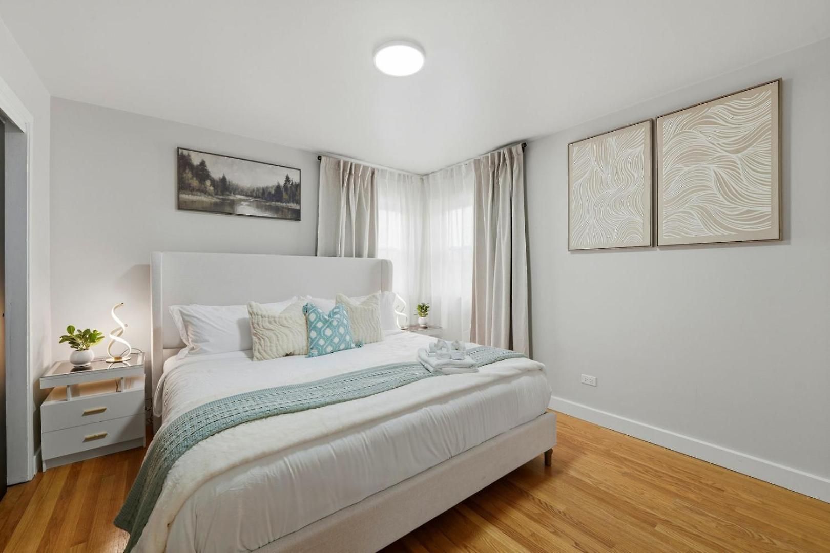 3br Near O'hare • Office • Coffee Bar • Sleeps 9 Apartment Chicago