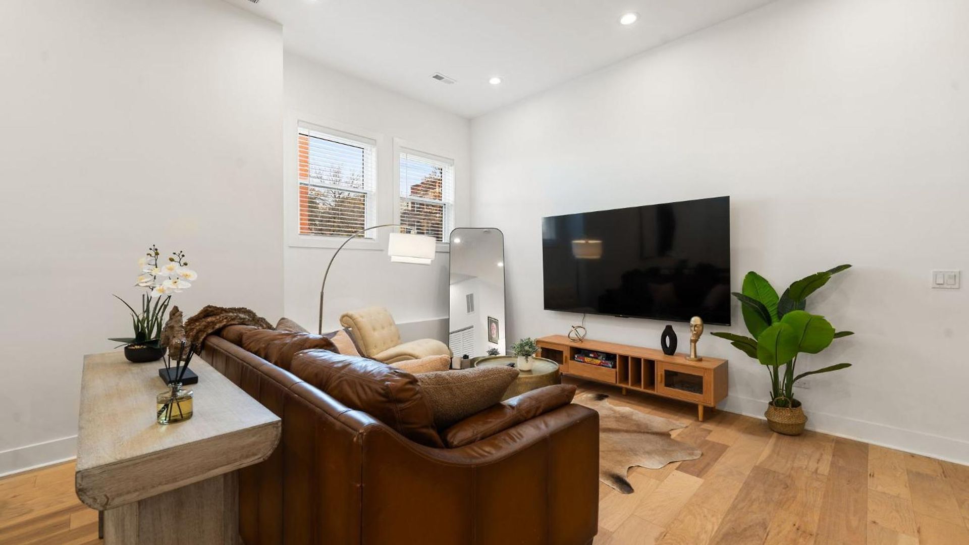 Vibrant West Town Perfect For Families