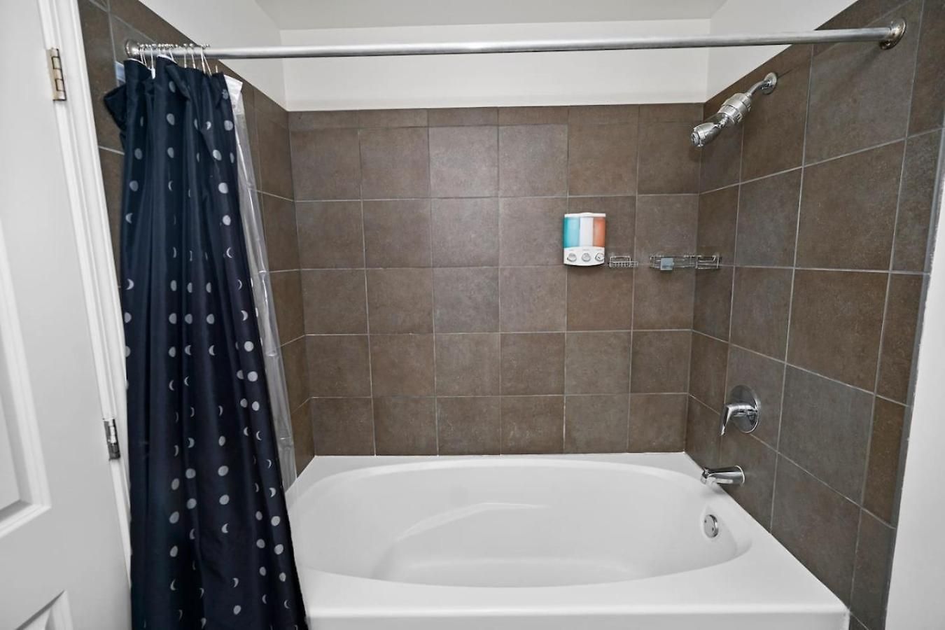 29th Floor 2br With Balcony And Gym Apartment Chicago