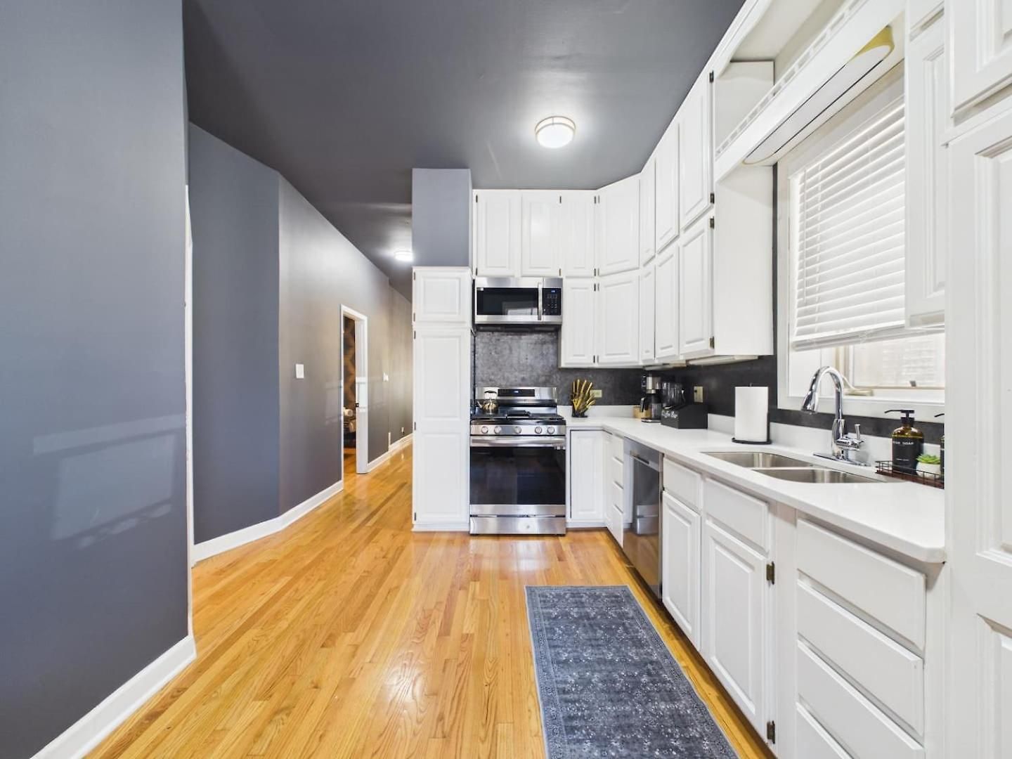 Luxury Wrigley Getaway 2br Parking *