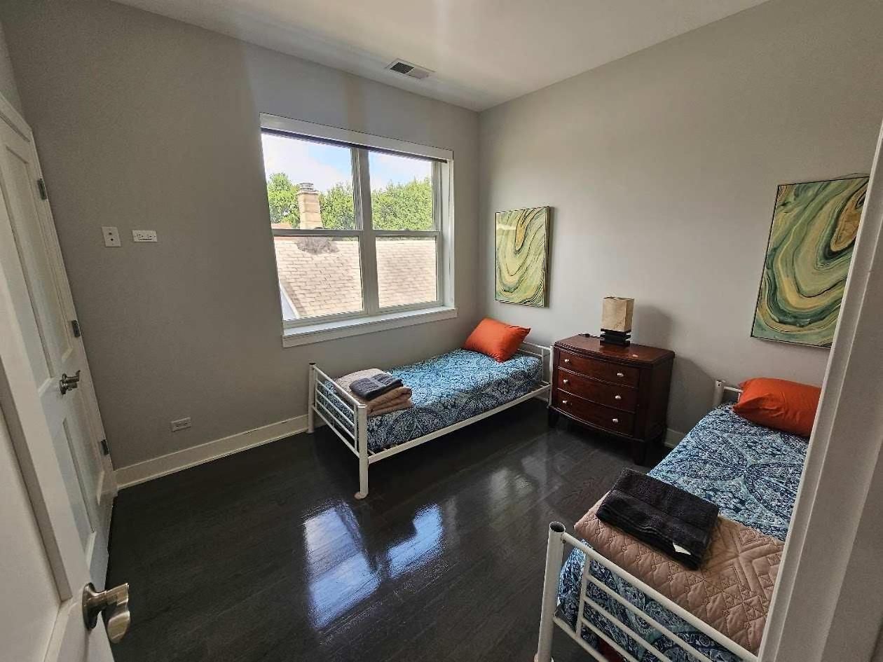 Apartment Spacious Modern Pilsen Retreat Sleeps 8 Near Downtown