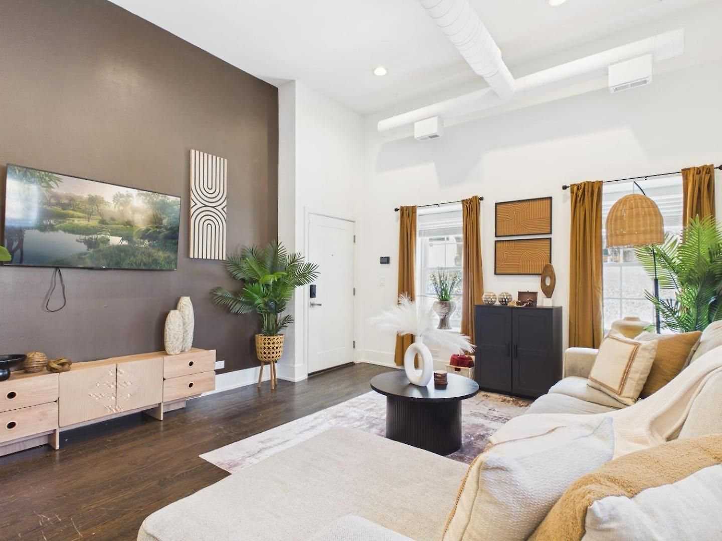 Bright & Spacious Boho Oasis A Warm Retreat Apartment *