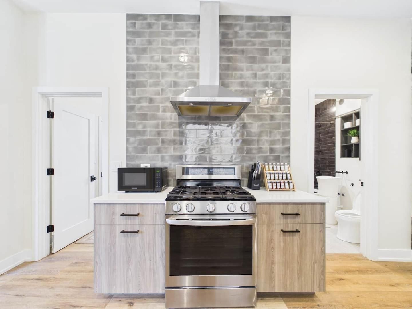 Modern Zen Retreat Mins From Downtown Apartment *