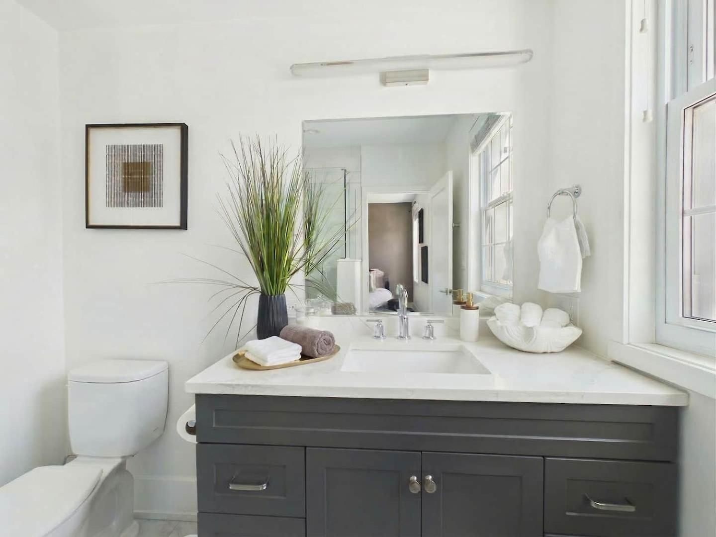 Peaceful Boho Retreat Free Private Parking Apartment Chicago
