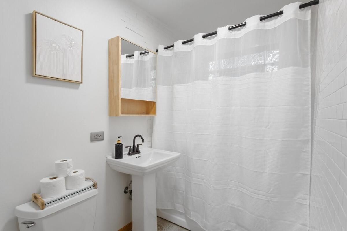 Apartment Stylish 1br,1ba Near In Rogers Park Free Parking Chicago