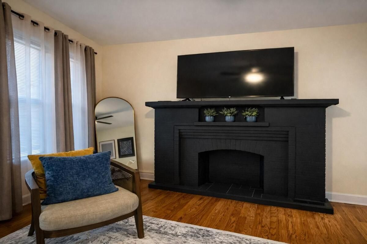 The Reset Space A Minimalist 1br Oasis Apartment Chicago