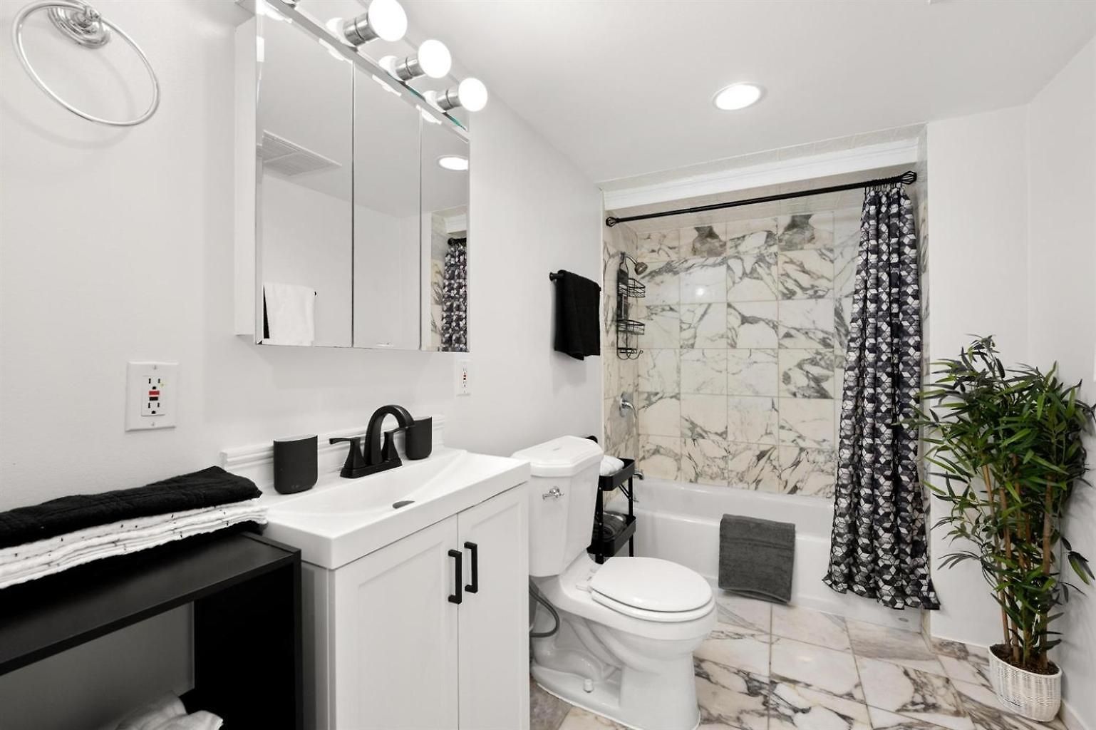2br Garden In Lakeview Walk To Wrigley *