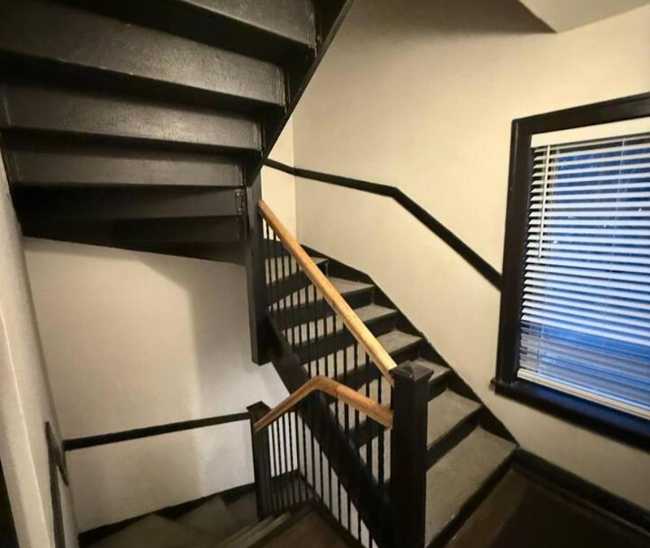 2 On The Red Line Apartment *