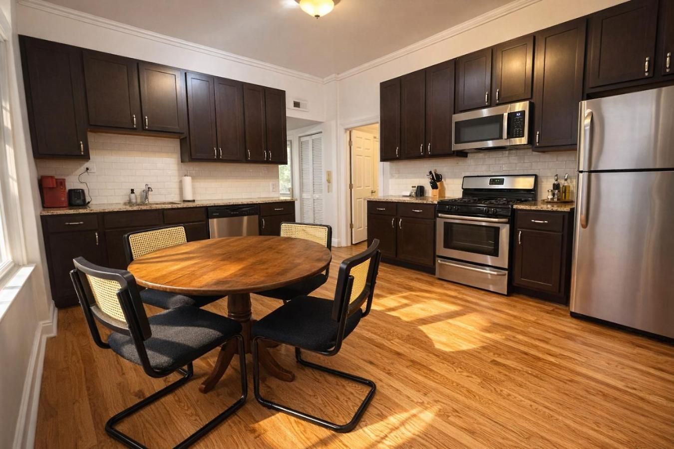 Flexhome Ukrainian Village • 2br • Convenient Walkability - Sleeps 6 *
