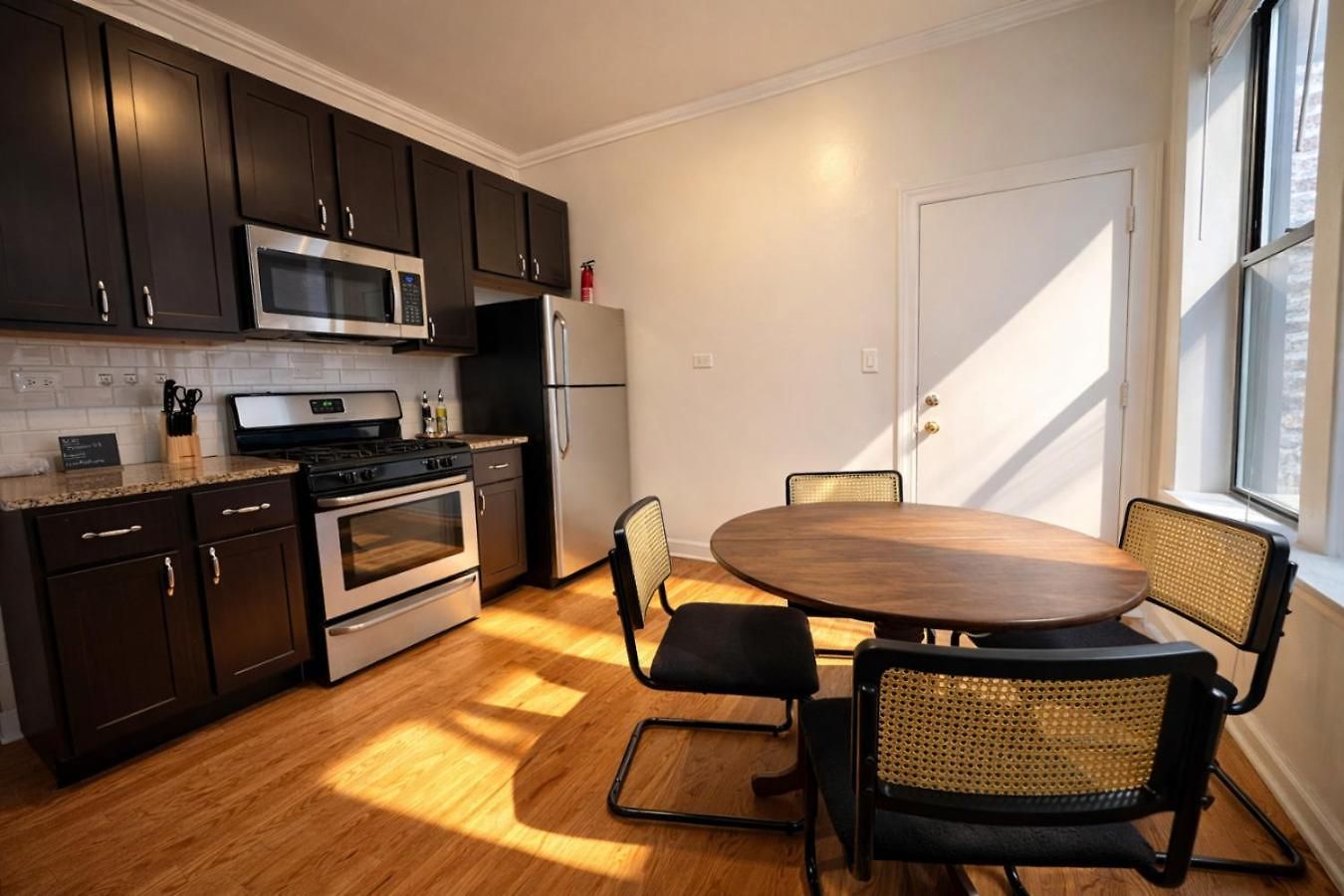 Flexhome Ukrainian Village • 2br • Convenient Walkability - Sleeps 6 Apartment Chicago