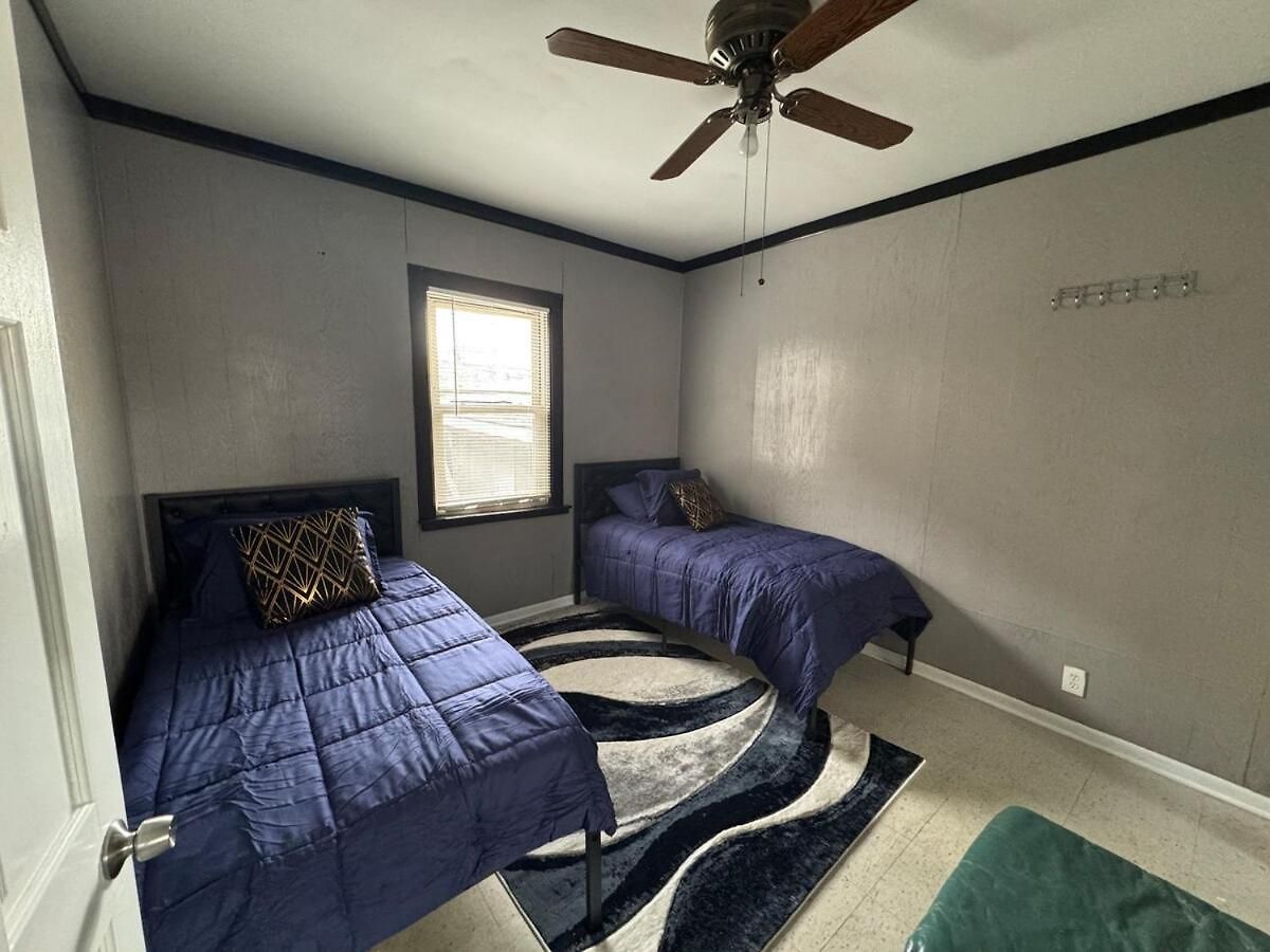 Cozy 3bd - Free Parking & Fast Wifi! Apartment *
