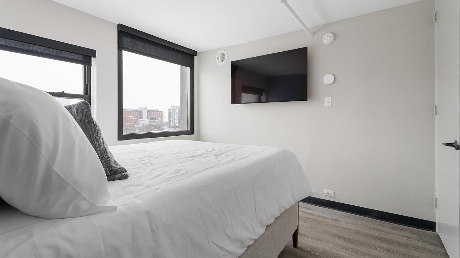 Landing Spectacular 2Bd Rooftop Lounge