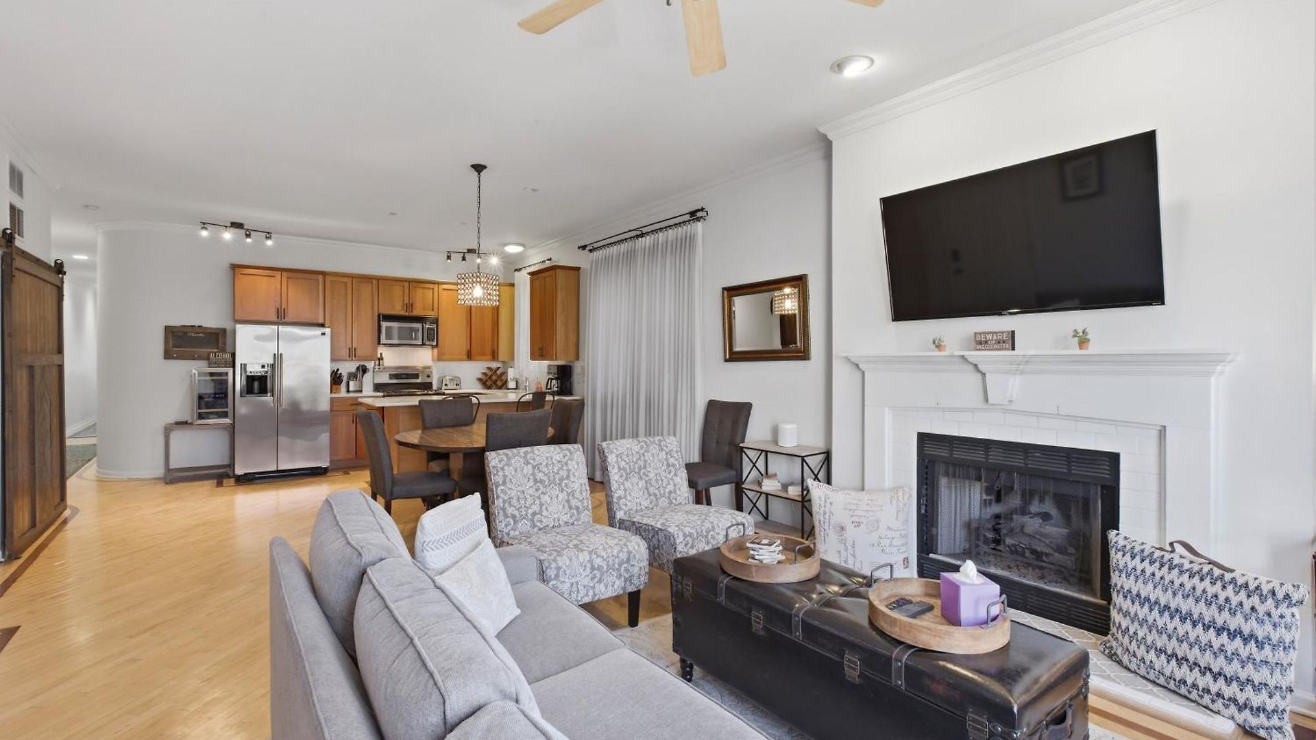 Apartment Heart Of East Village 2-bed 2-bath Peaceful Oasis Chicago