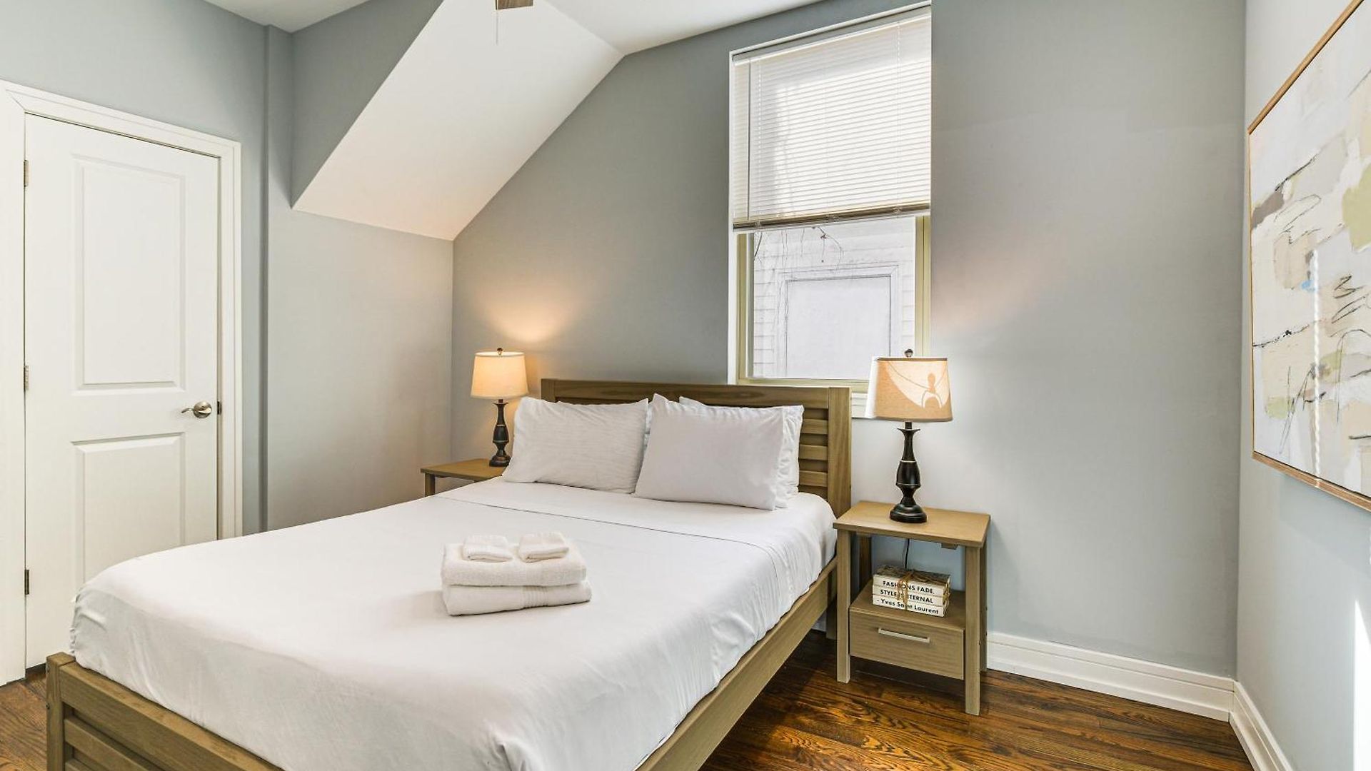 Apartment Walk To Blue Line: Sleek In Bucktown! Chicago