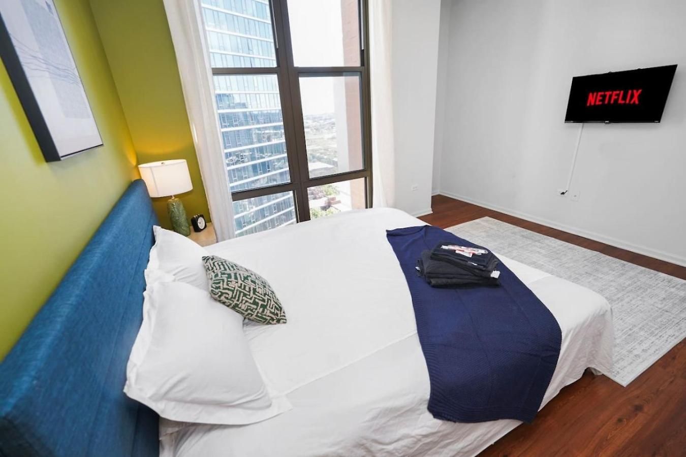 29th Floor 2br With Balcony And Gym Apartment *