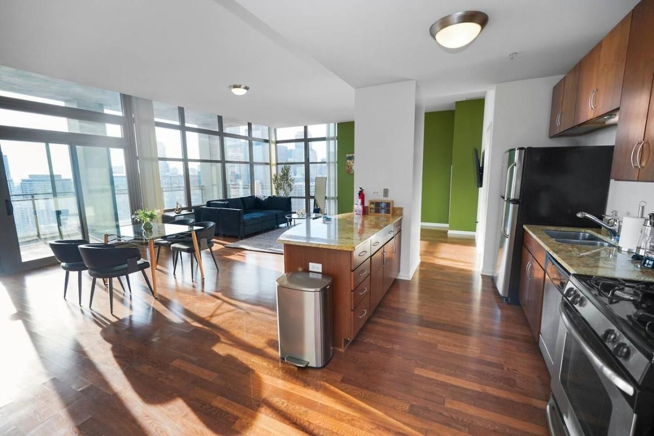 29th Floor 2br Grant Park With Balcony, Gym Apartment