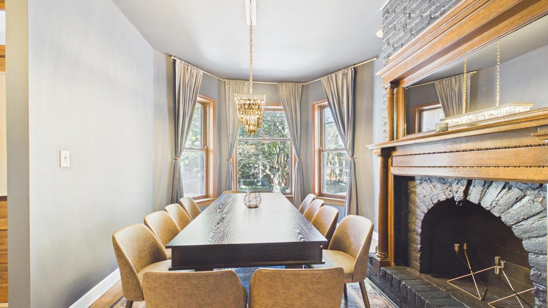 The Dakin Estate 4br Art Deco Speakeasy Duplex Chicago