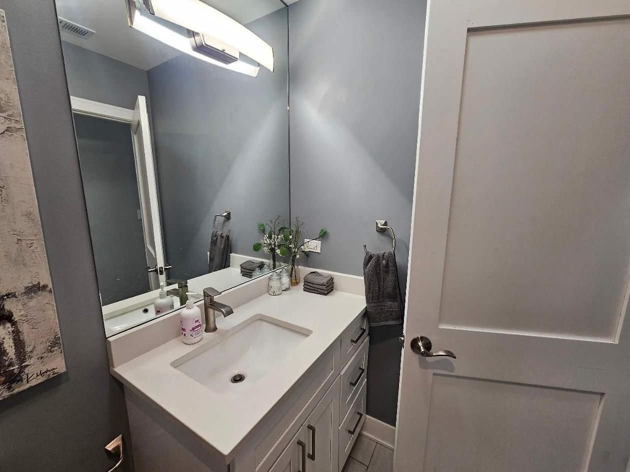 Apartment Spacious Modern Pilsen Retreat Sleeps 8 Near Downtown