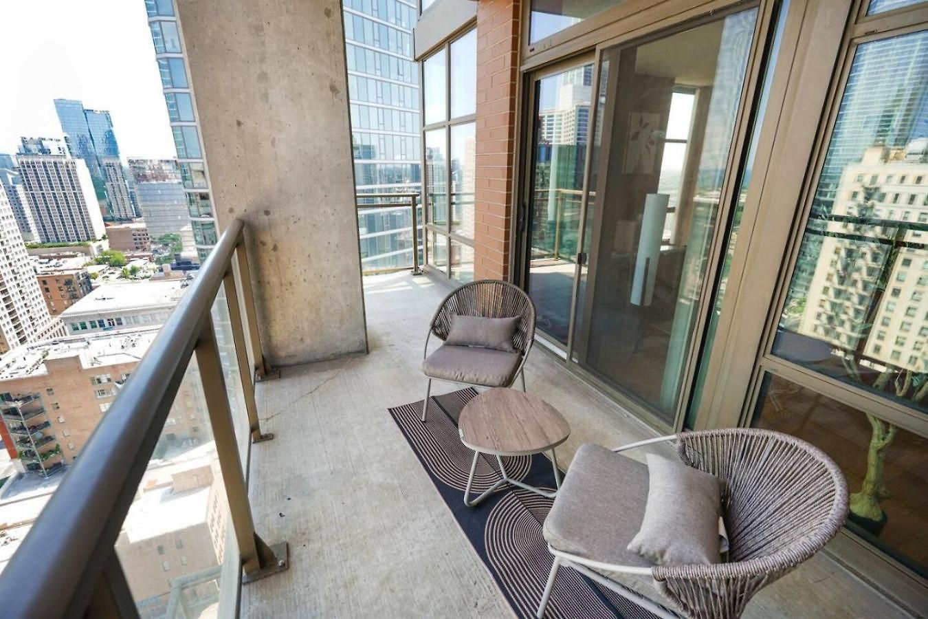 2br Skyline Views - 5 Min Walk To Grant Park Apartment
