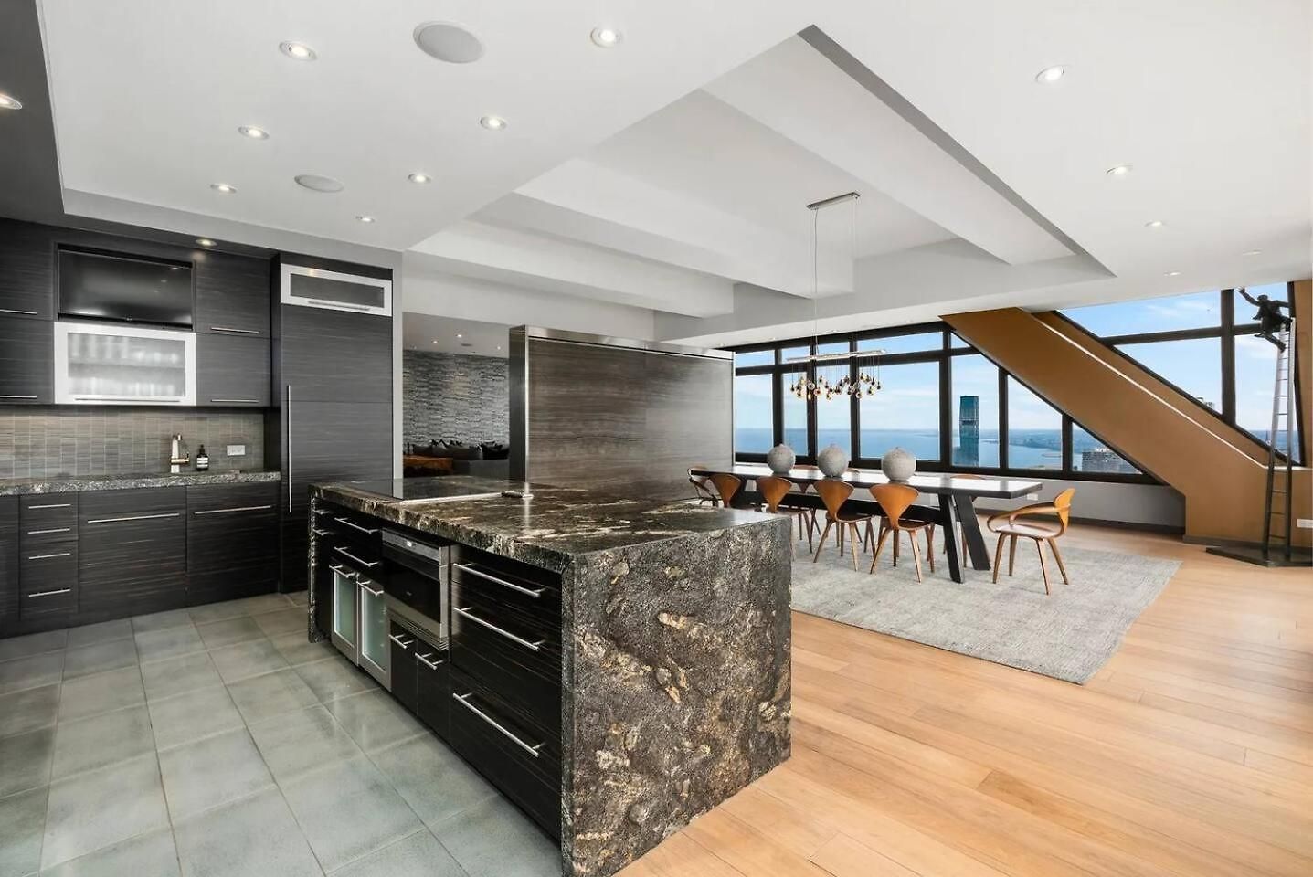 Expansive Views Of Michigan Apartment Chicago