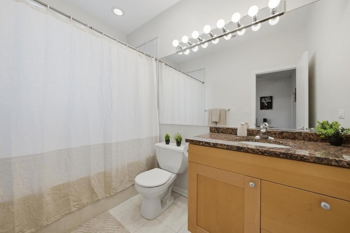 Closest To The United Center 3 Bedrooms & Futon * Chicago