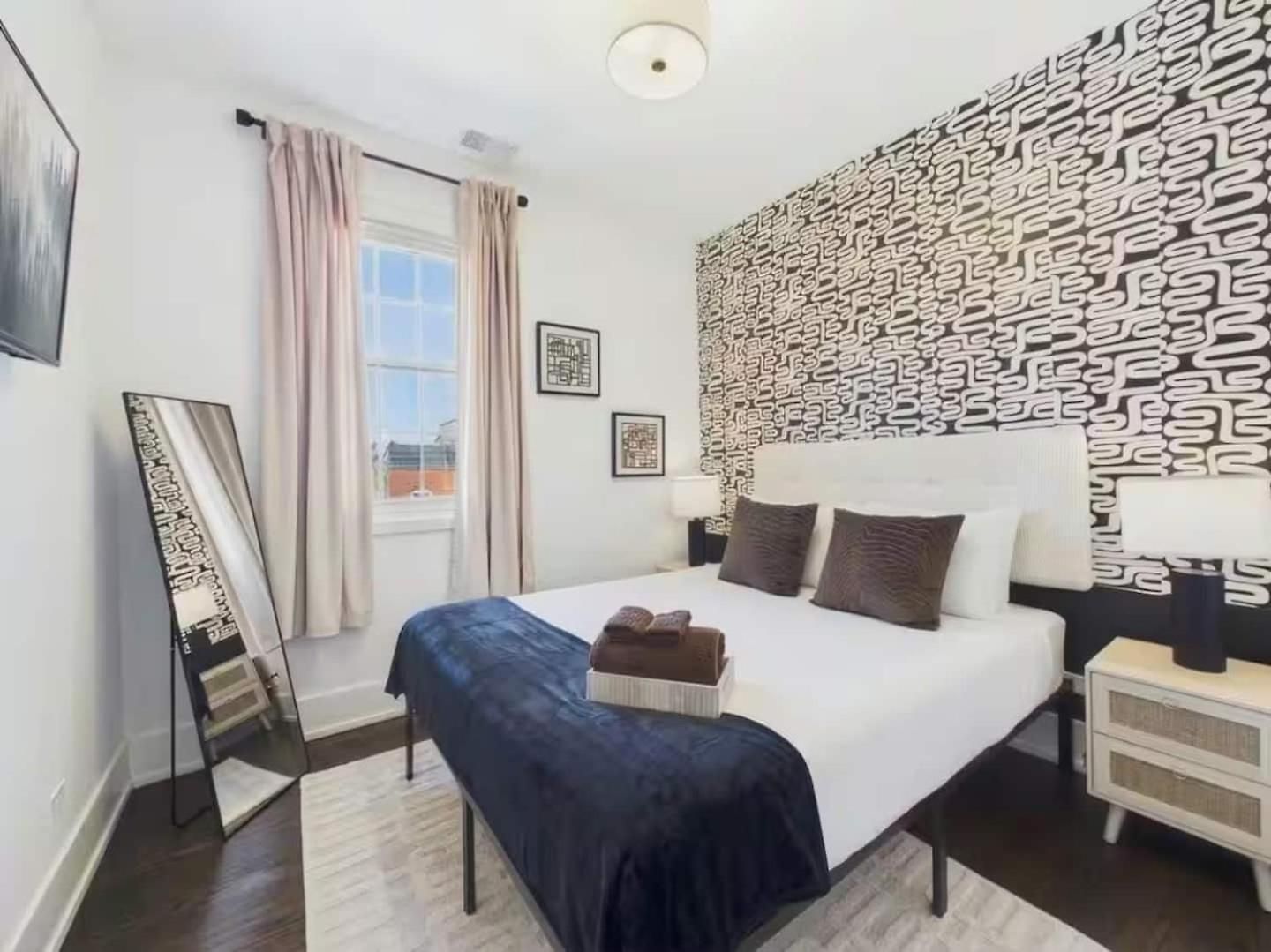 The Boho House Two Private Parking Chicago