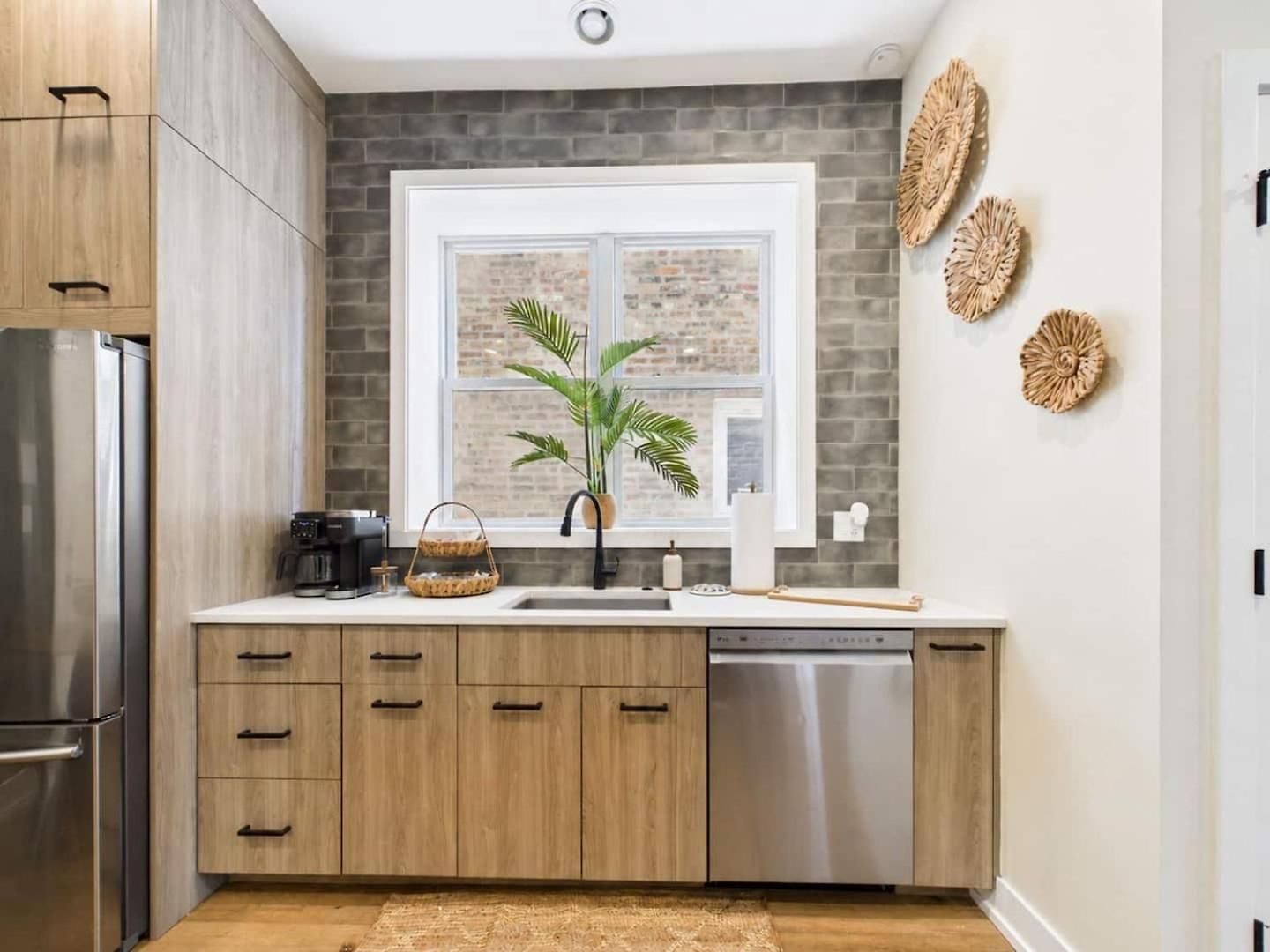 Modern Zen Retreat Mins From Downtown Apartment