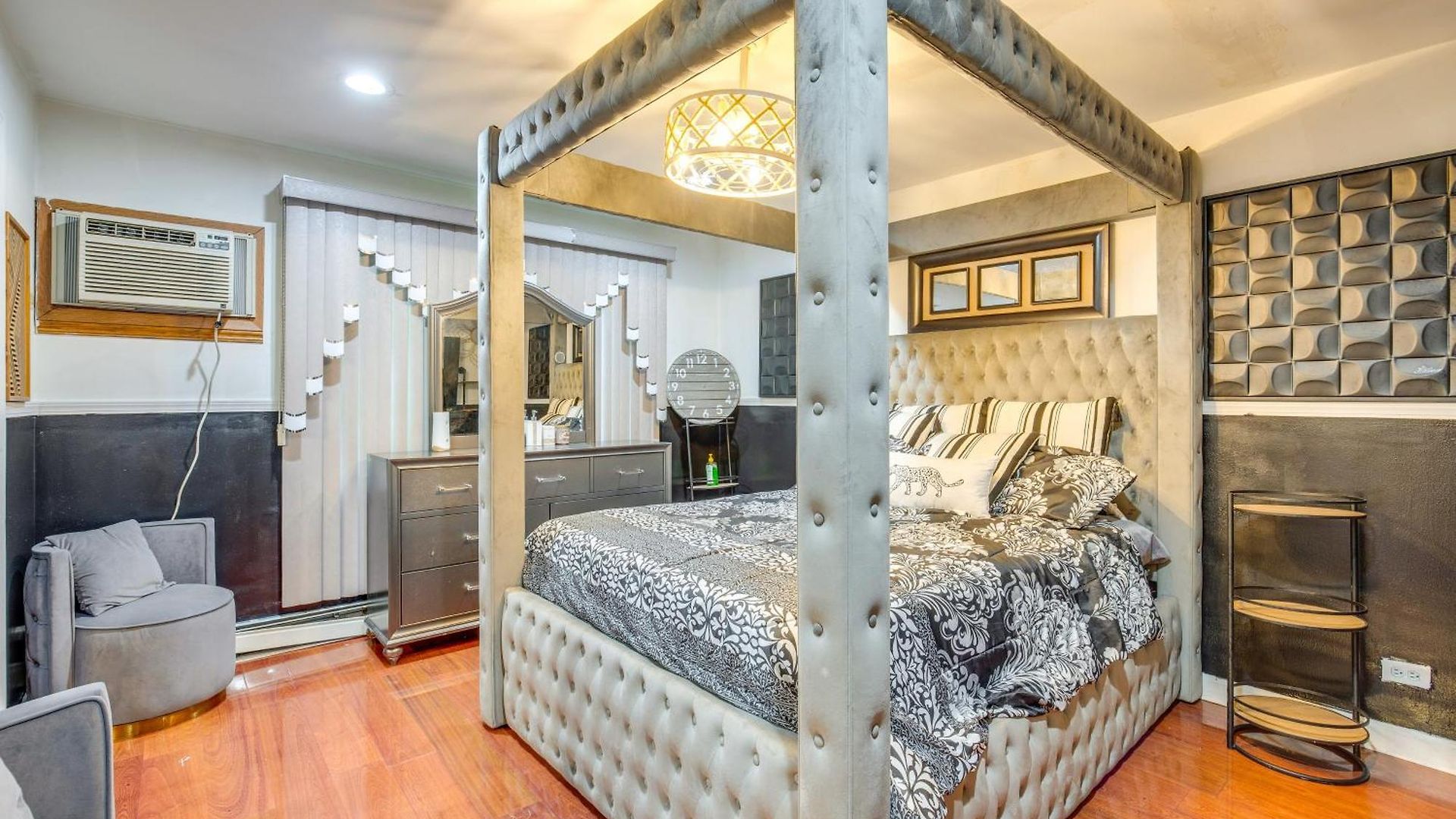 Walk To Stores & Parks! Stylish Apartment Chicago