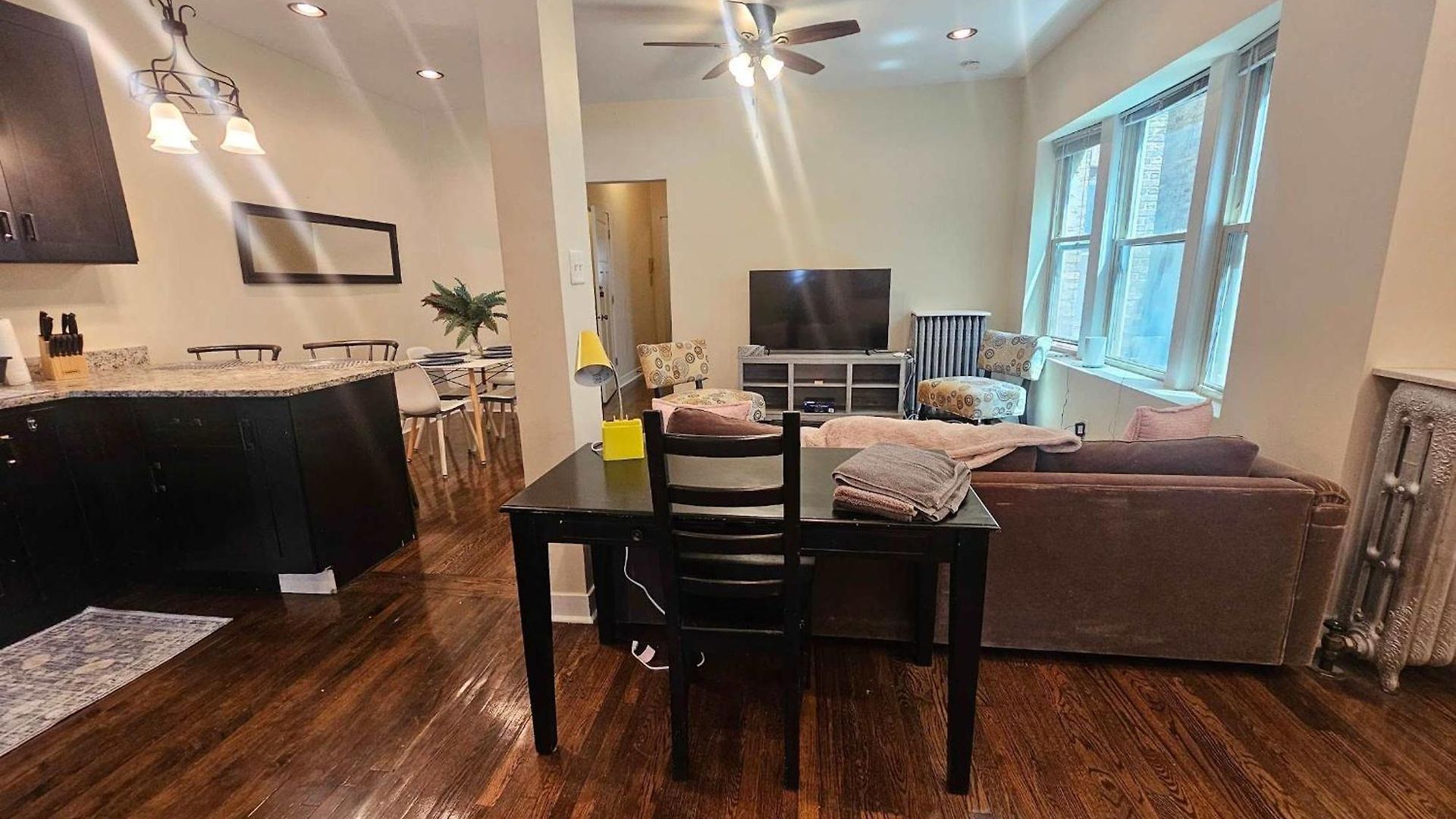 2 Bedroom Unit In Uptown Apartment Chicago