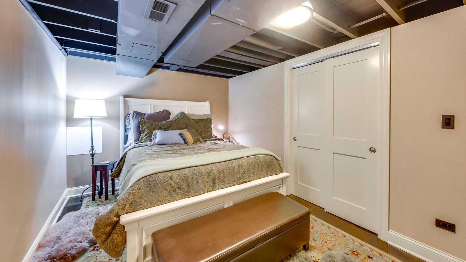 Cozy Retreat Near Wrigley & Universities