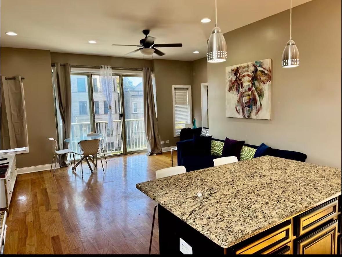 Apartment 2br2b Of Chicago, Hyde Park, Woodlawn,