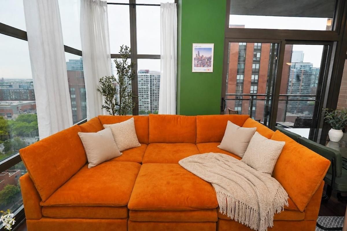 Skyline 2br On 20th Floor Near Grant Park With Paid Parking