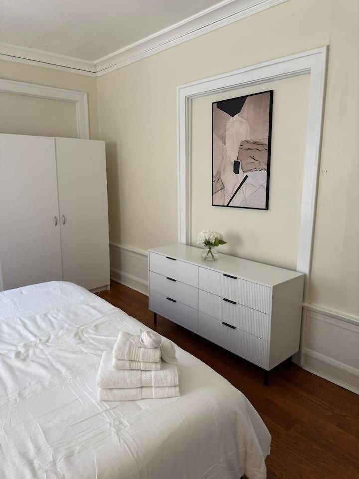 Walk To The • Private Office • 5br Apartment *