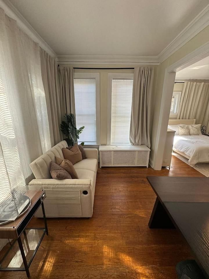 Apartment Walk To The • Private Office • 5br Chicago