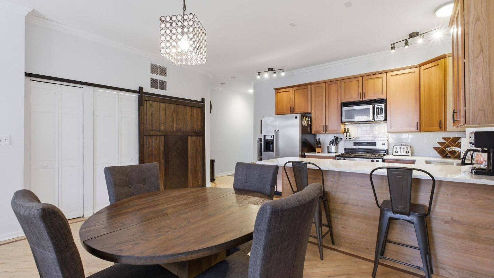 Heart Of East Village 2-bed 2-bath Peaceful Oasis Apartment