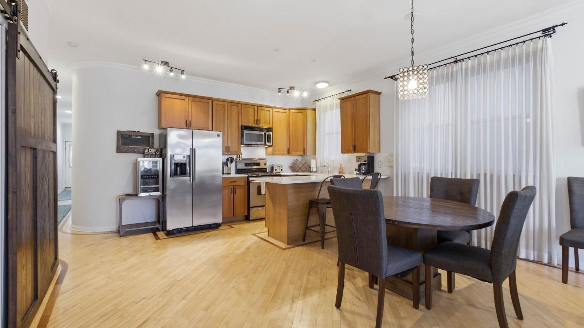 Heart Of East Village 2-bed 2-bath Peaceful Oasis Apartment *