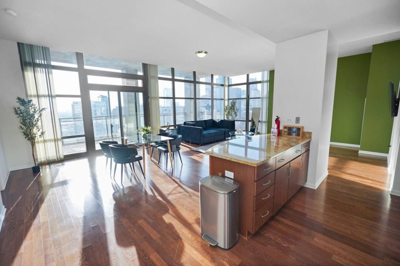 29th Floor 2br Grant Park With Balcony, Gym Chicago