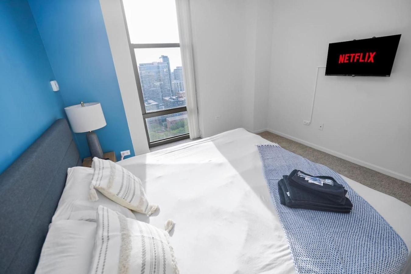 29th Floor 2br Grant Park With Balcony, Gym * Chicago