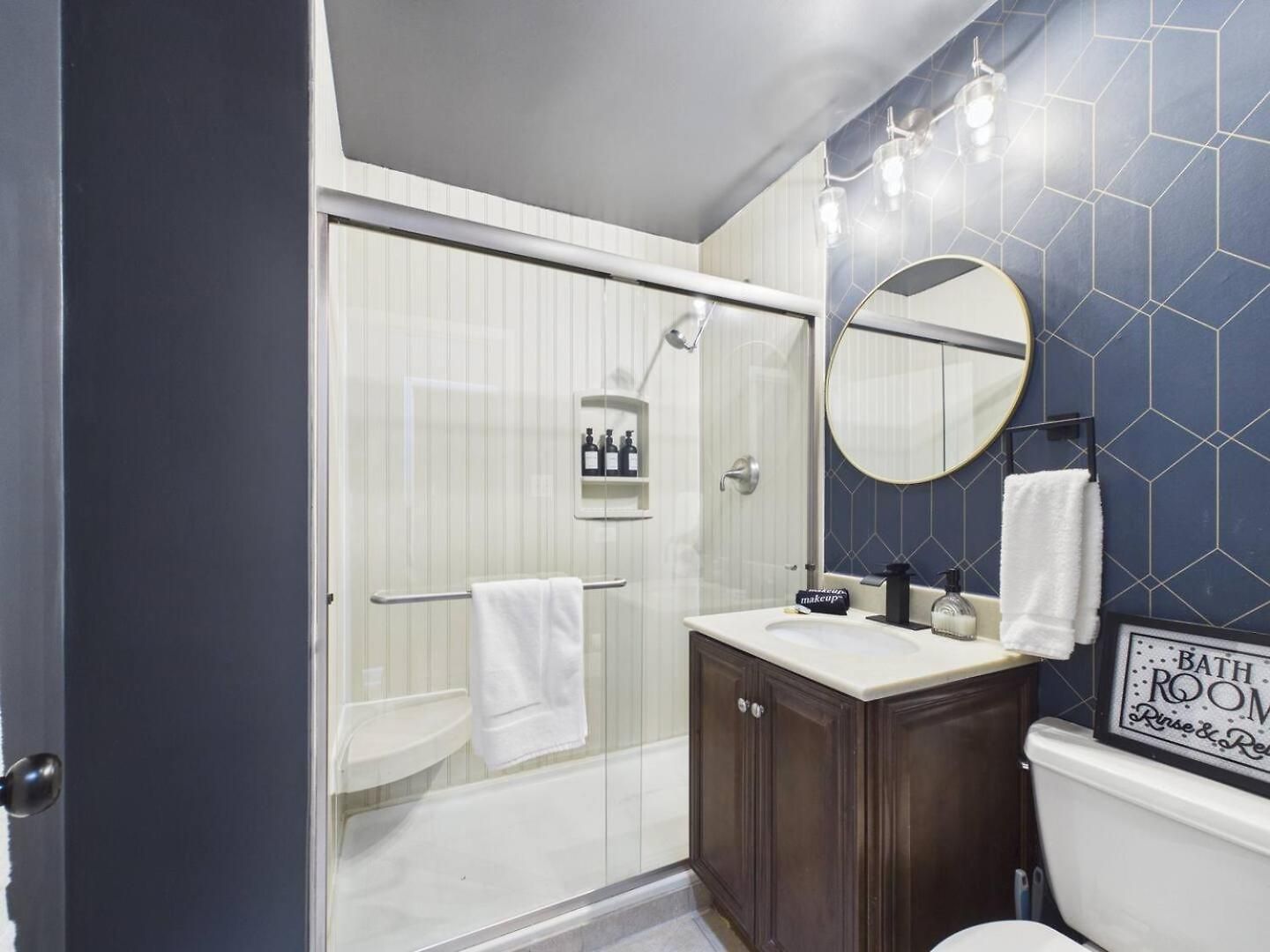 Wrigley Luxe 3br Free Parking Apartment