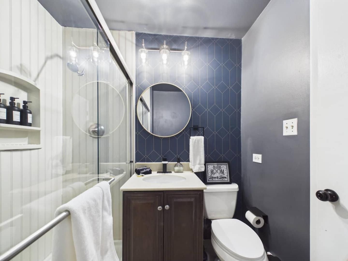 Luxury Wrigley Getaway 2br Parking Apartment *