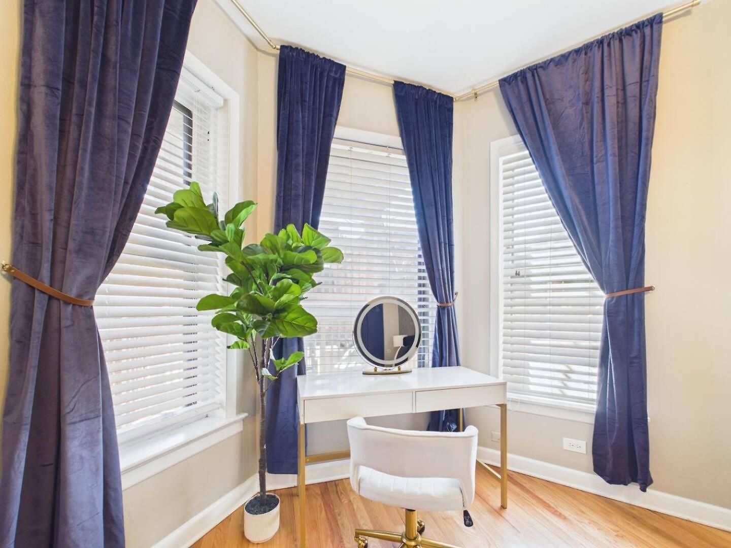 Luxury Wrigley Getaway 2br Parking * Chicago