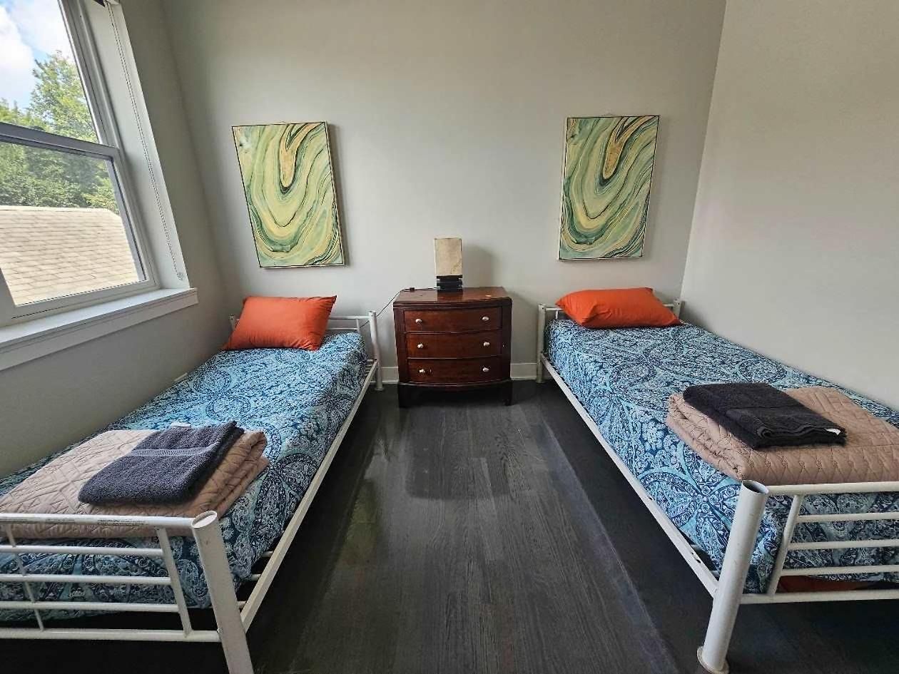 Apartment Spacious Modern Pilsen Retreat Sleeps 8 Near Downtown *